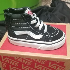 Van's baby shoes size 4 unisex all blk and wht!